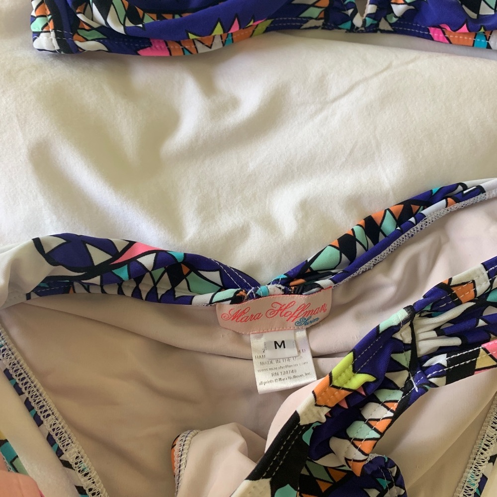 Bikini - Picture 3 of 6